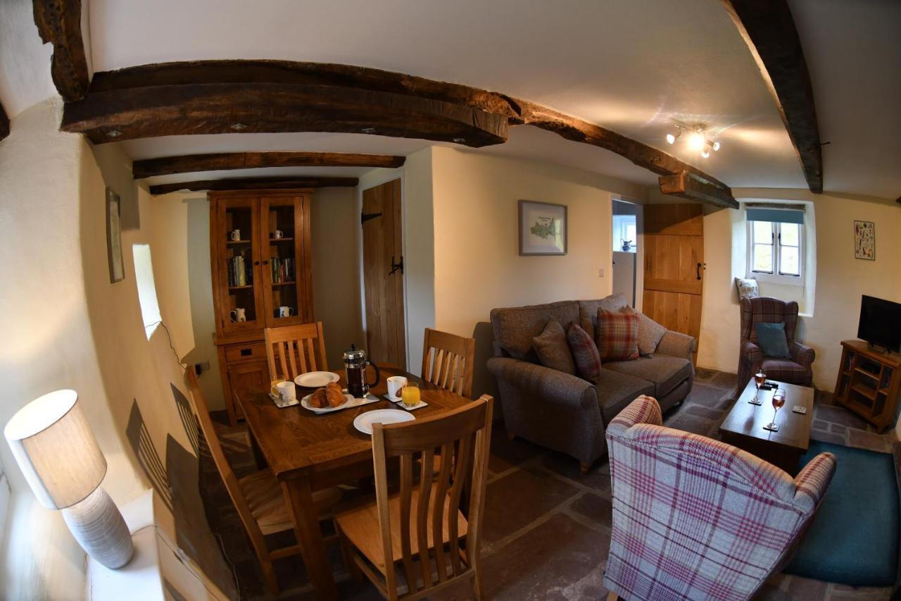 Pant Llwyd Farm Villa Llangynidr ภายนอก รูปภาพ