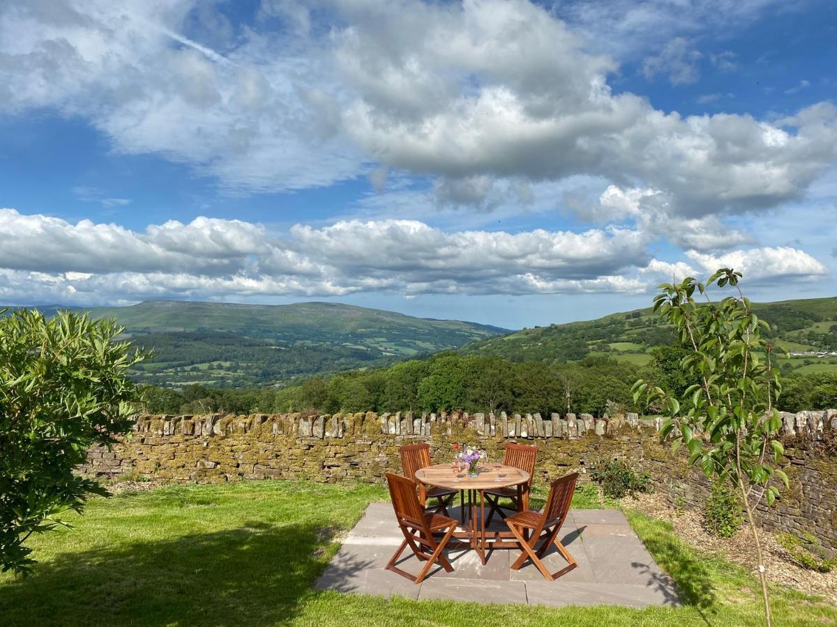 Pant Llwyd Farm Villa Llangynidr ภายนอก รูปภาพ