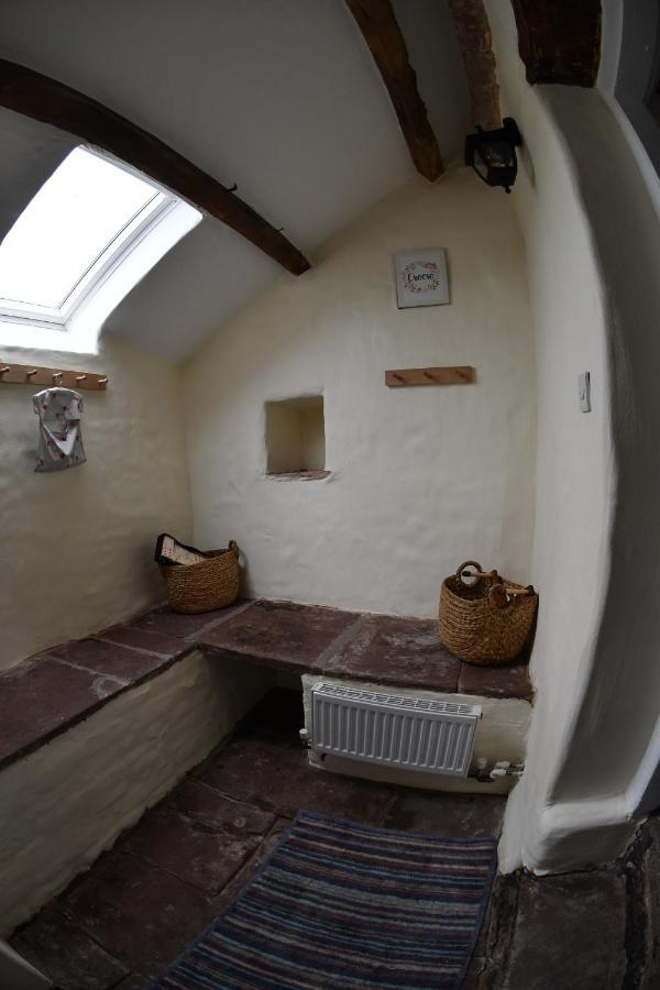 Pant Llwyd Farm Villa Llangynidr ภายนอก รูปภาพ