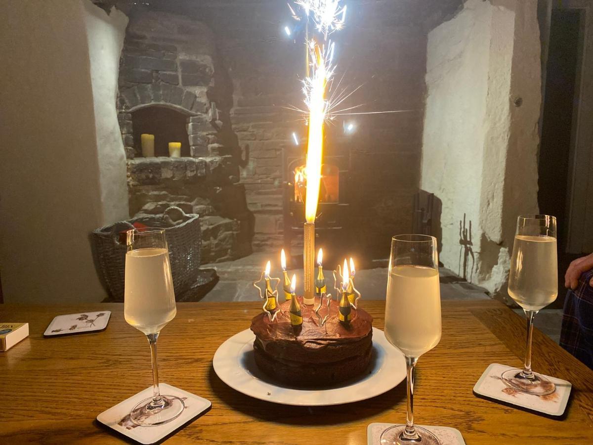 Pant Llwyd Farm Villa Llangynidr ภายนอก รูปภาพ