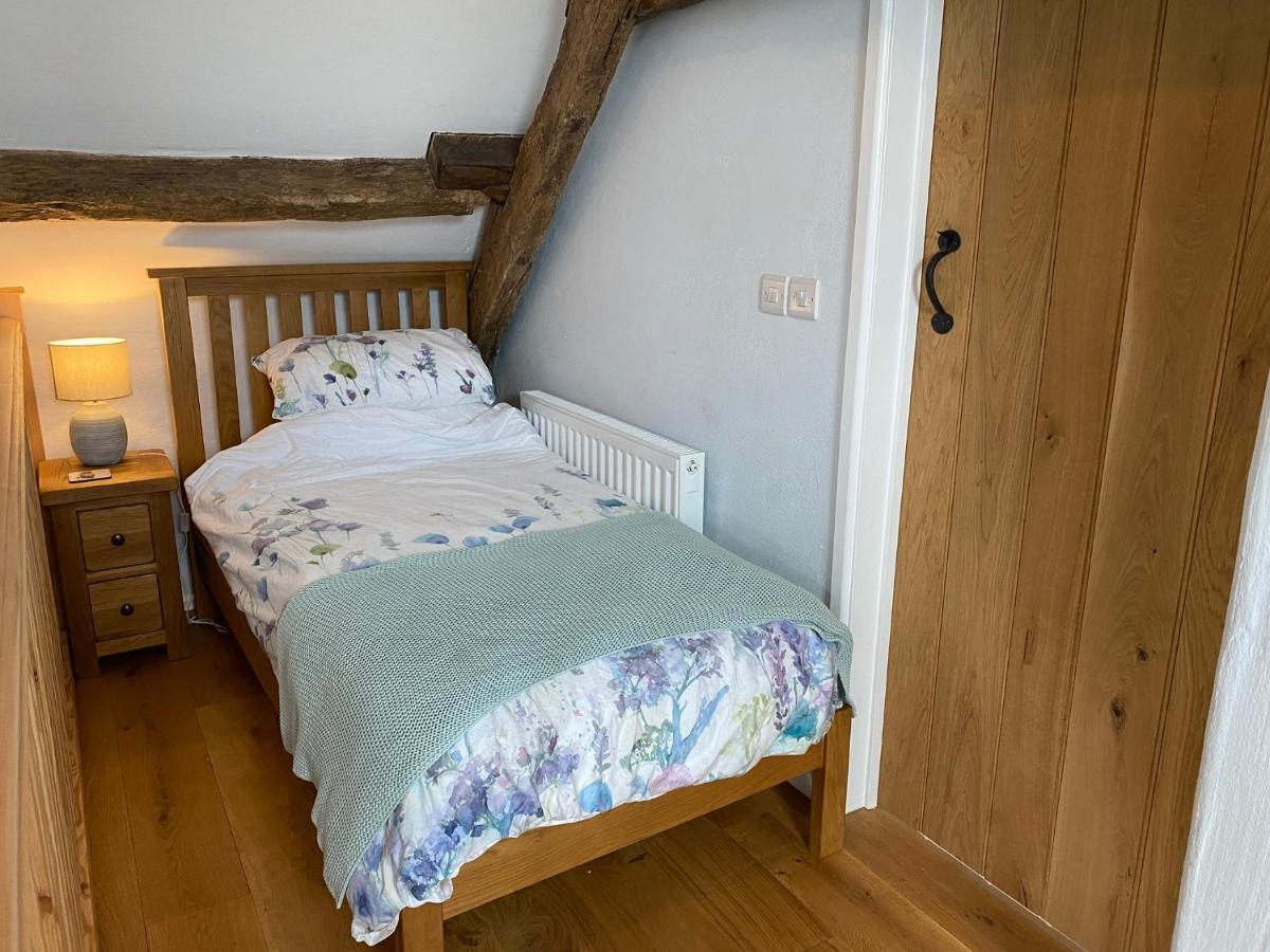 Pant Llwyd Farm Villa Llangynidr ภายนอก รูปภาพ
