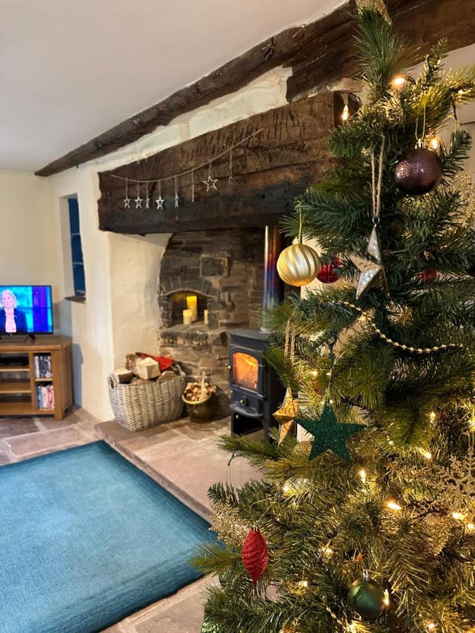 Pant Llwyd Farm Villa Llangynidr ภายนอก รูปภาพ